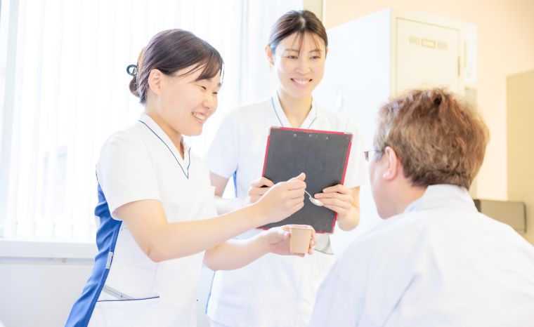 医師の回診同行・記録